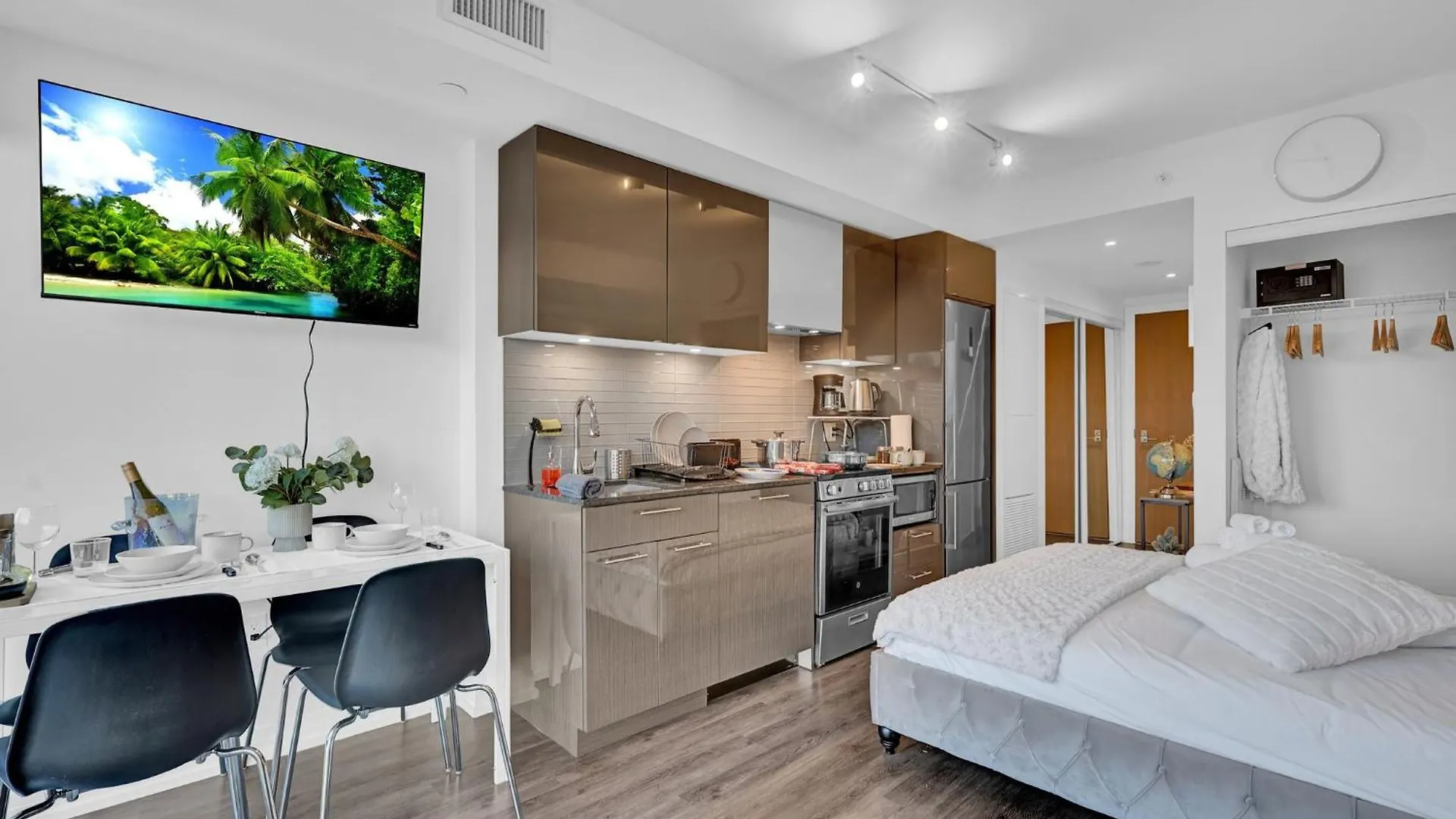 29Th Floor Deluxe, Best View Of Downtown Toronto Apartment