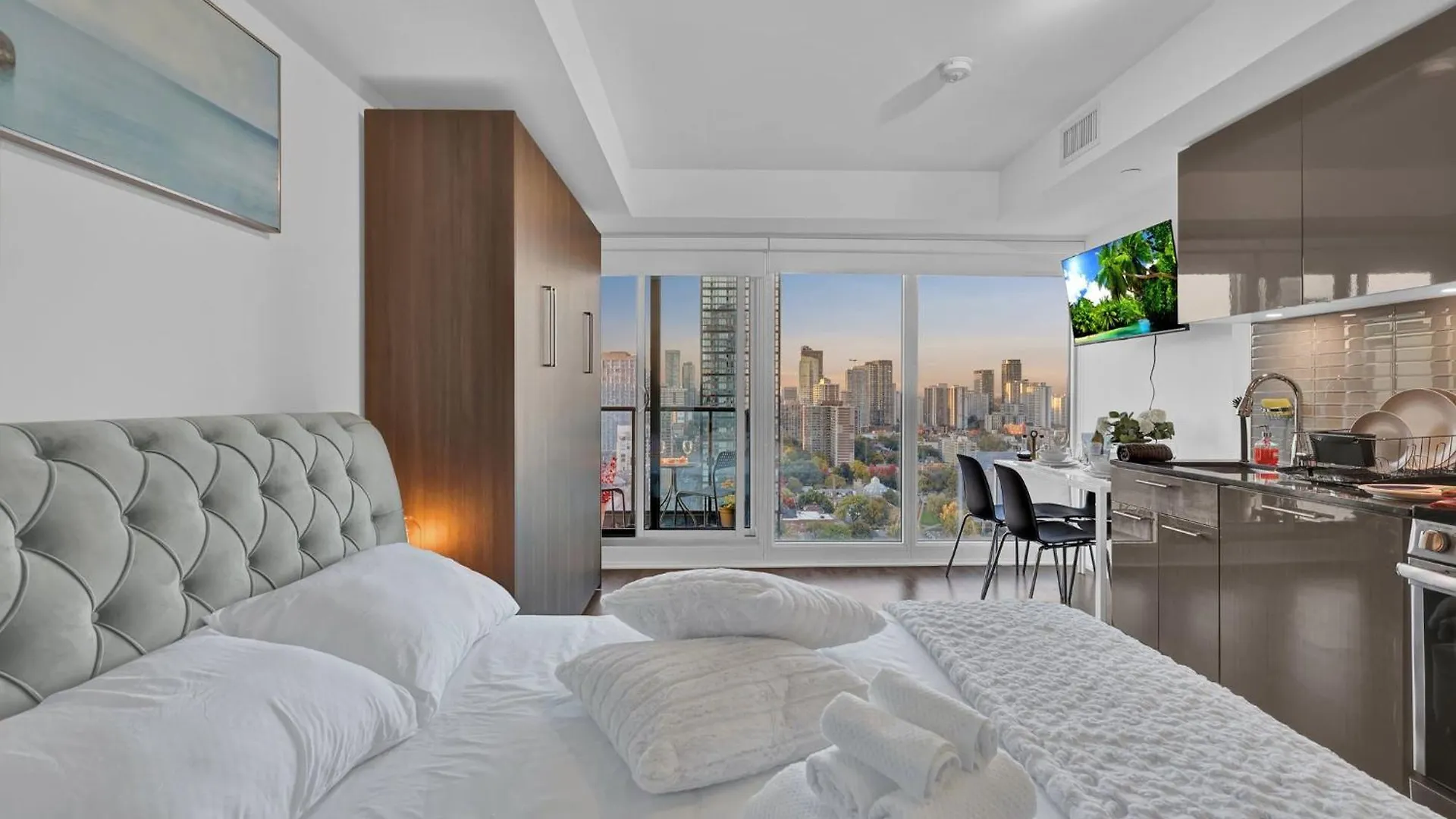 29Th Floor Deluxe, Best View Of Downtown Toronto Apartment